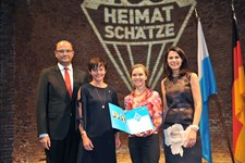 Heimatminister Albert Füracker und Kunstministerin Prof. Dr. med. Marion Kiechle prämieren 100 Heimatschätze
